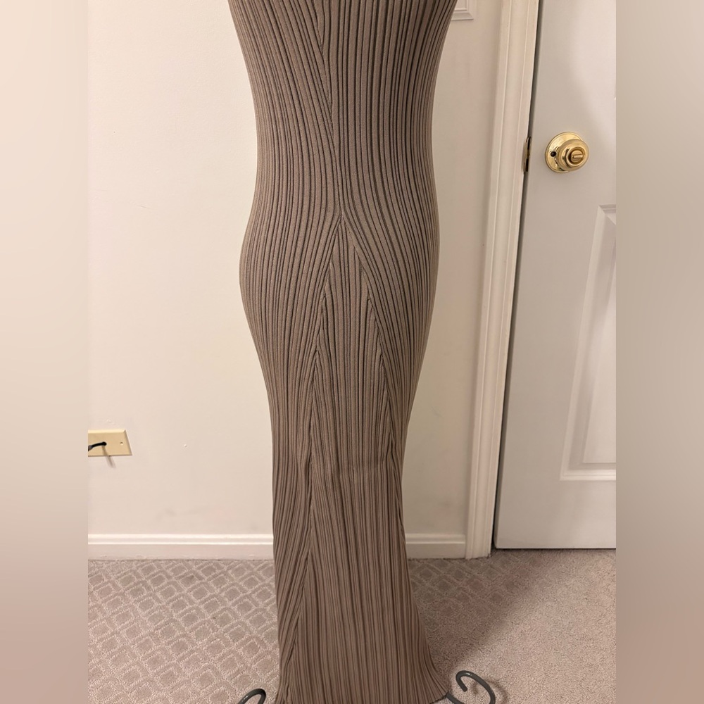 Dissh Pleated Maxi in Olive Green. Size Small. Super stretchy and comfortable! - Picture 3 of 4